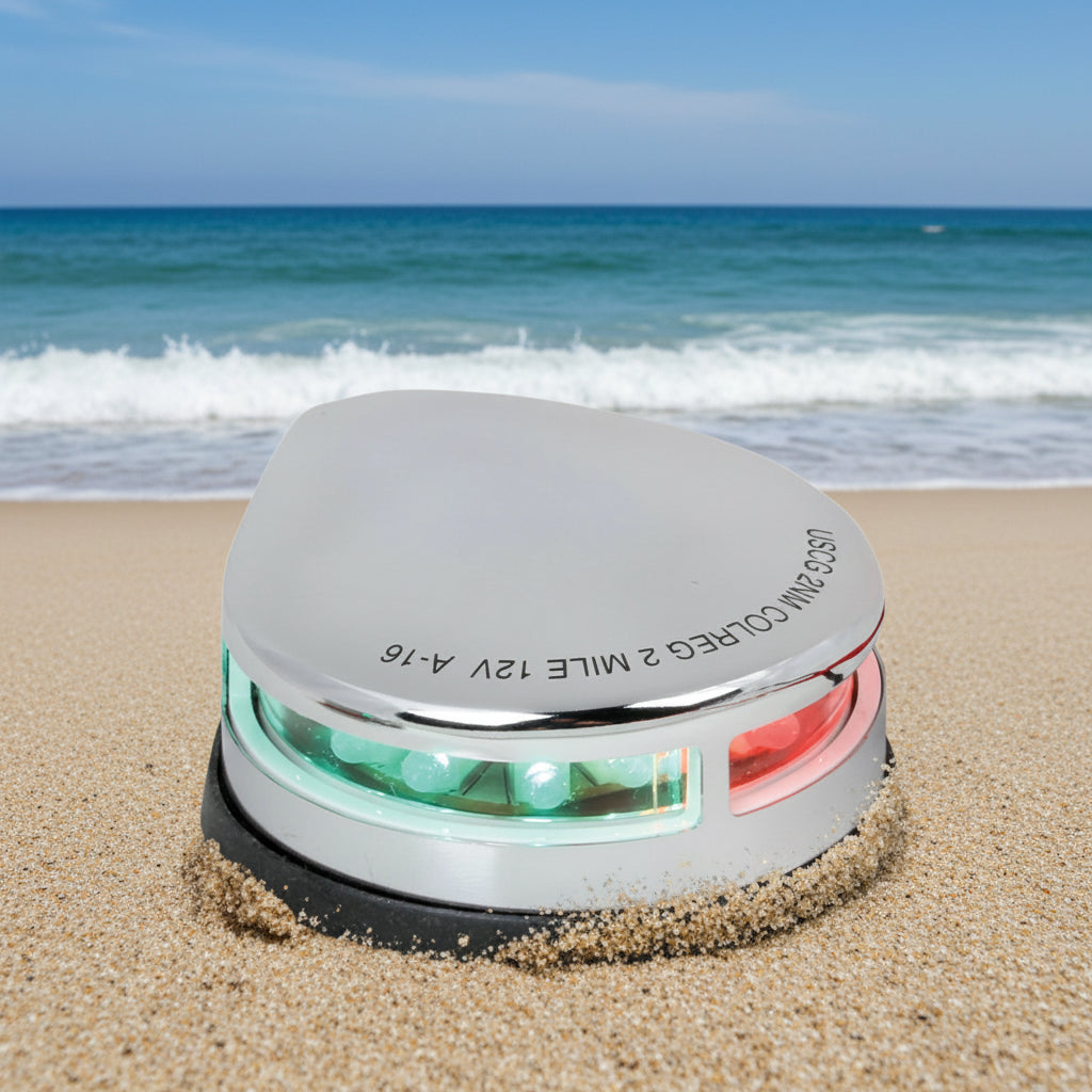 Luz de Navegación LED Bicolor de Montaje en Cubierta 12V Modelo 15761570 | West Marine